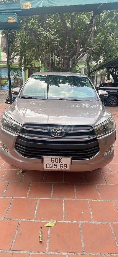 Toyota Innova Nâu 7 chỗ