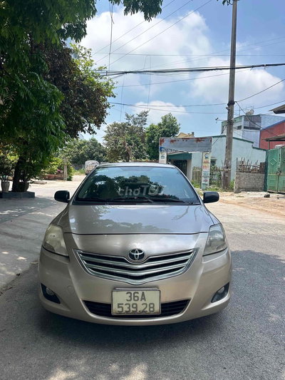 Toyota Vios 2010 Vàng cát