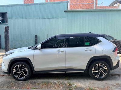 Toyota Yaris Cross 2025 Trắng 4000km