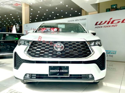 Xe Toyota Innova Cross 2.0V CVT 2026
