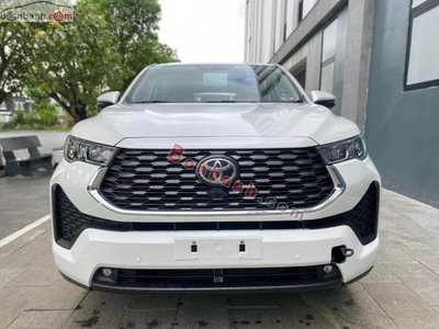 Xe Toyota Innova Cross 2.0V CVT 2026