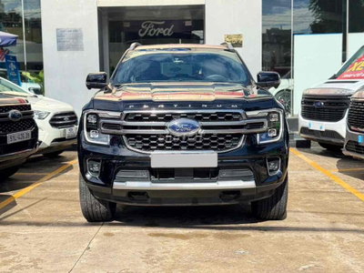 Ford Everest Platinum 2025 Đen 8.700 km