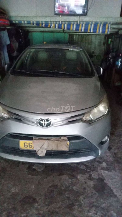 Toyota Vios màu Bạc