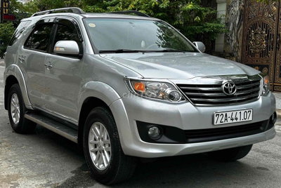 Toyota Fortuner 2012 máy dầu số sàn
