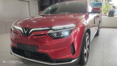 Bán xe VINFAST VF8S 2024 ĐỎ PIN CATL miễn phí sạc