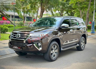 Xe Toyota Fortuner 2.7V 4x2 AT 2017