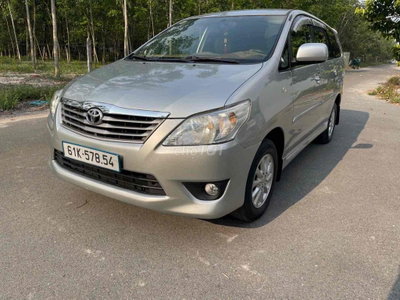 Toyota Innova 2012 2.0E Bạc