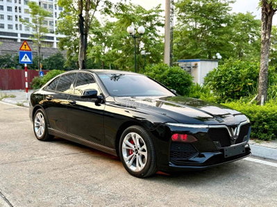 VinFast Lux A Base 2021 Đen 6000 km