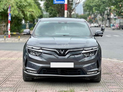 Xe điện VinFast VF8 Plus 2023 màu Xám