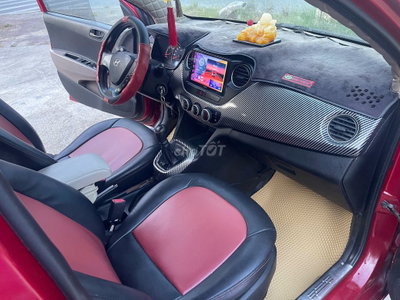 Hyundai Grand i10 màu Đỏ