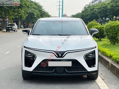 Xe VinFast VF7 Plus 2025