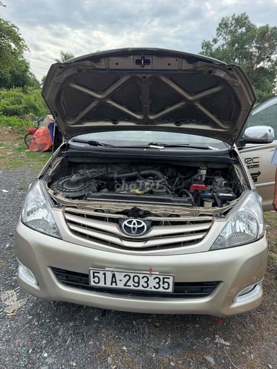 Toyota Innova 2012 Vàng cát