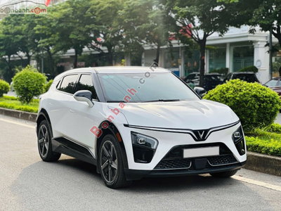 Xe VinFast VF7 Plus 2025