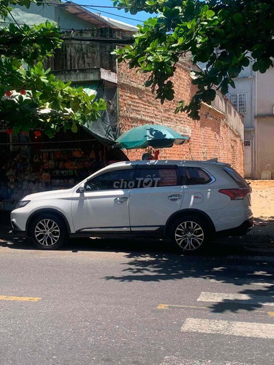 Mitsubishi Outlander 2019 90.000 km Trắng