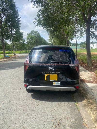 Hyundai Stargazer Đen 7 chỗ