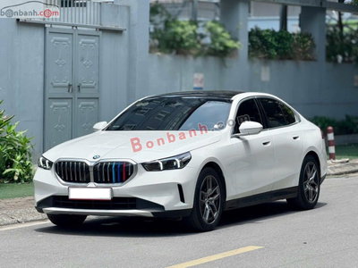 Xe BMW 5 Series 520i 2025