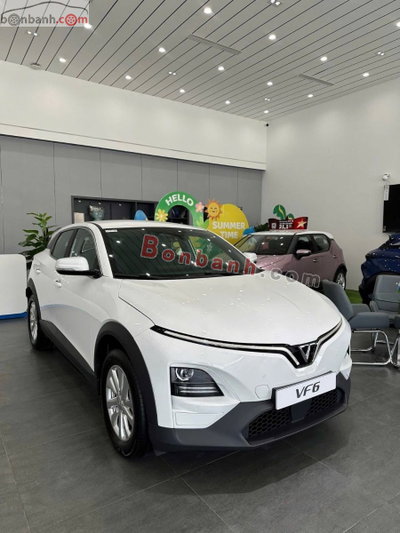 Xe VinFast VF6 Eco 2026