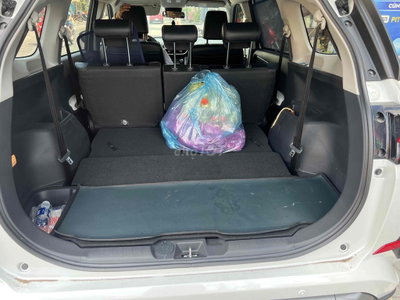 Toyota Veloz Cross Trắng 7 chỗ