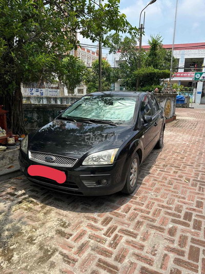 Ford Focus Đen