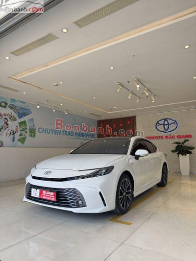 Xe Toyota Camry 2.5 HEV Top 2025