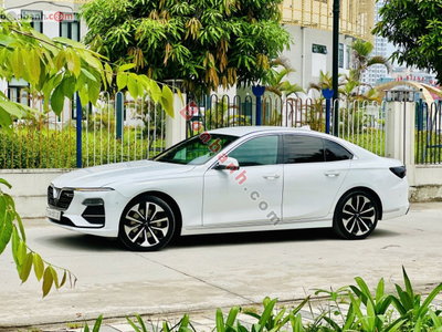 Xe VinFast Lux A 2.0 Premium 2.0 AT 2019