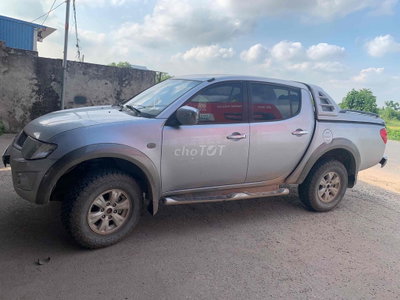 Mitsubishi Triton 2 cầu Bạc