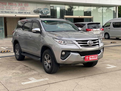 Toyota Fortuner 2017 2.4G MT Bạc