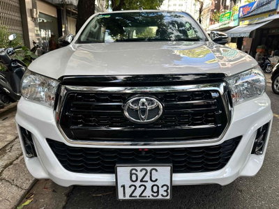 TOYOTA HILUX E 4x2 AT 2018 NHẬP KHẨU