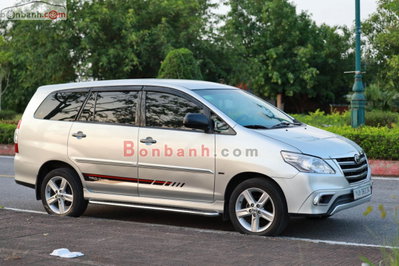 Xe Toyota Innova 2.0E 2015