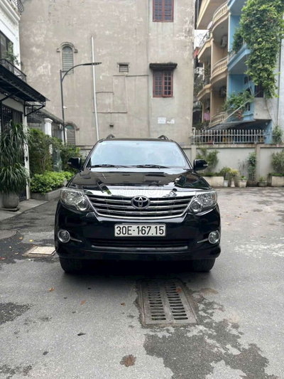 Toyota Fortuner 2.7 Xăng Đen Tự động
