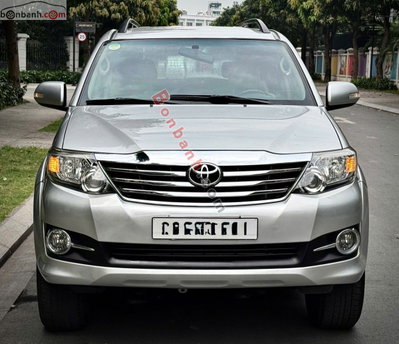 Xe Toyota Fortuner 2.7V 4x2 AT 2015