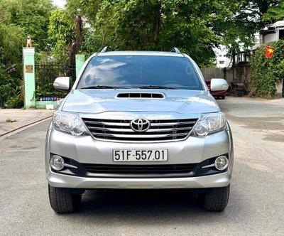 Toyota Fortuner 2.5 MT sx 2015 xe gia đình