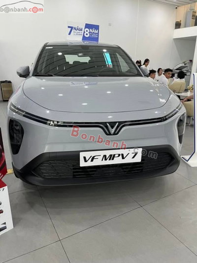 Xe VinFast VF MPV 7 AT 2026