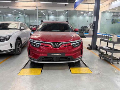 VF8 Plus pin SDI 2023 màu đỏ nội thất nâu rất sang