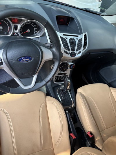 Ford Fiesta 2011 Tự động 43.000 km Đỏ