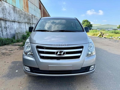 Hyundai Starex 2015 9 chỗ Bạc