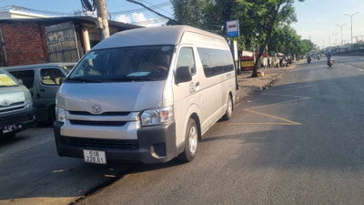 Toyota Hiace 2016 170361 km Bạc