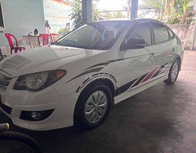 Hyundai Avante 5 chỗ Trắng