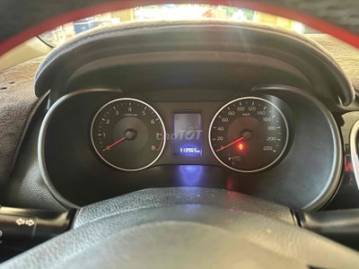 Kia Soluto Số sàn 11 vạn Đỏ