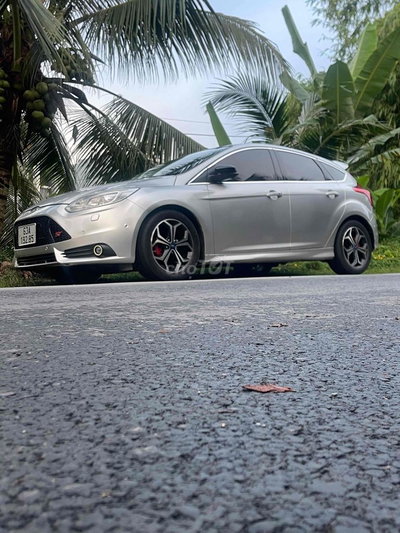 Ford Focus 2013 Bạc
