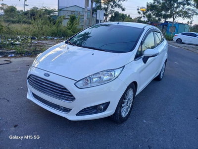 Ford Fiesta Titanium Trắng