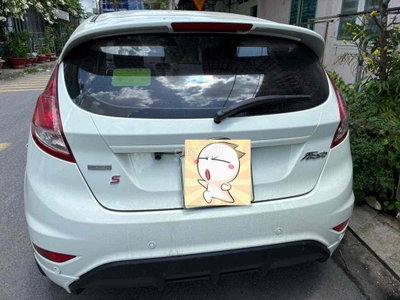 Ford Fiesta Trắng Tự động 5 chỗ