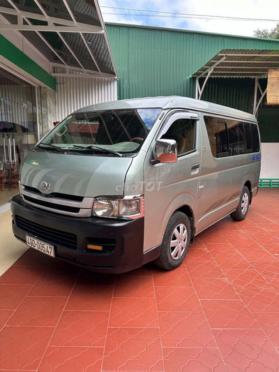 Toyota Hiace Đầu búa Xám