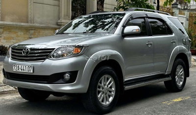 Toyota Fortuner 2012 Bạc