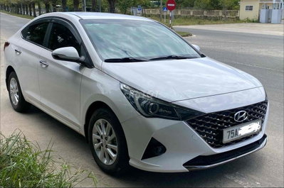 Hyundai Accent Trắng 5 chỗ