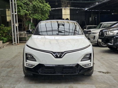 Vinfast VF6 Plus 2026 Trắng, sạc không giới hạn.