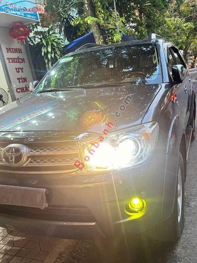 Xe Toyota Fortuner 2.7V 4x4 AT 2010