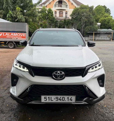 Toyota Fortuner 2024, máy xăng bản legender