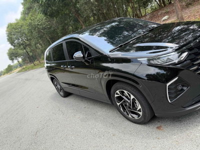 Hyundai Custin Đen 7 chỗ