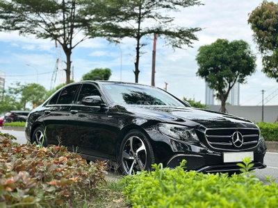 Mercedes-Benz E200 Sport 2019 Đen 7 vạn km